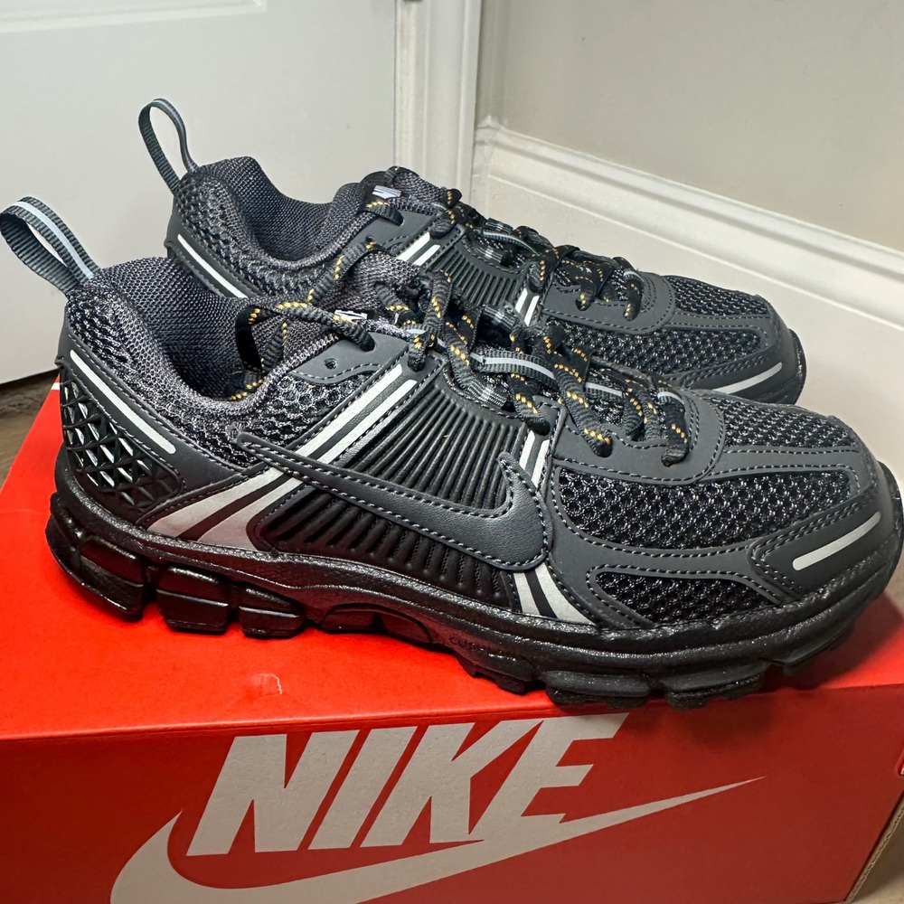 Nike Zoom Vomero 5 GG GS Dark Smoke Grey Kids Running Shoes IB3812-001 Size 5Y - Picture 3 of 8
